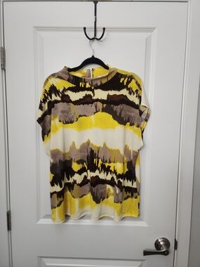 3/$25 Calvin Klein Abstract Short Sleeve Top in Yellow and Brown